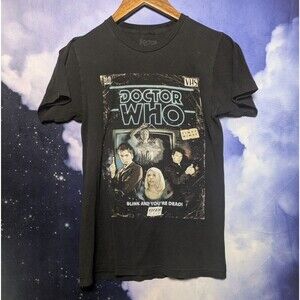 Doctor Who Blink Graphic Tee Women Small VHS Rose Weeping Angel David Tennant